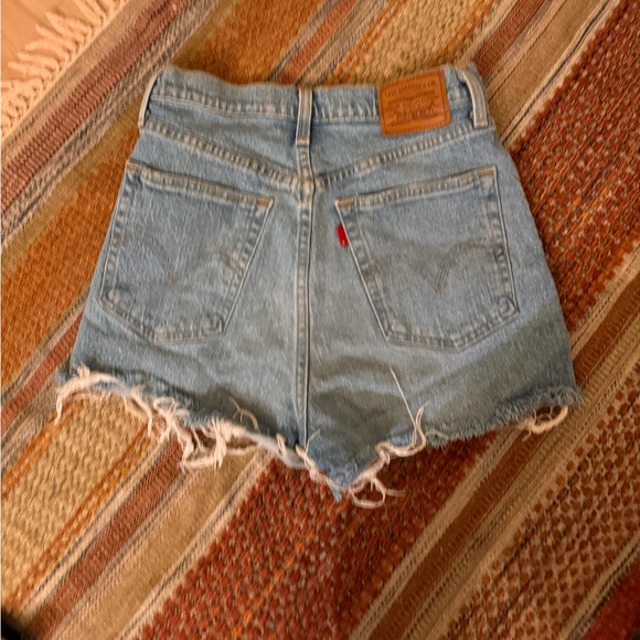 Levi’s Ribcage Short - Picture 3 of 4